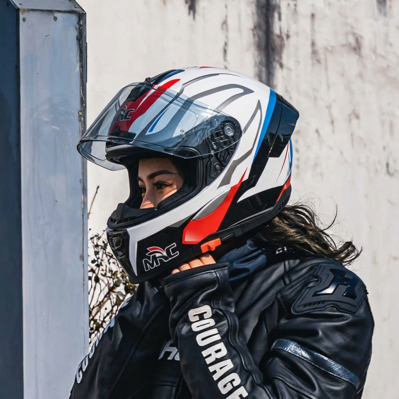 หมวกกันน็อคมอเตอร์ไซค์แบบเต็มใ - Dual Visor Motorcycle Racing Helmet บทวิจารณ์และราคา